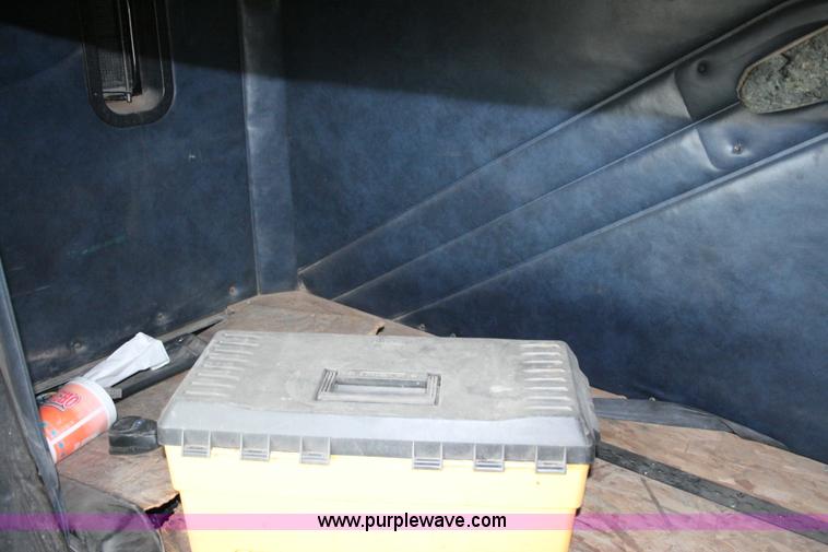 image for item G5532 1998 Mack CH613 semi truck