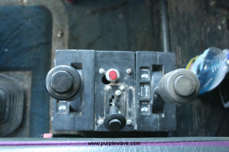 image for item G5532 1998 Mack CH613 semi truck