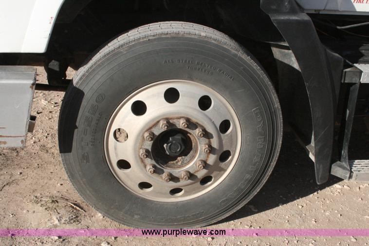 image for item G5533 1997 Mack F243 semi truck