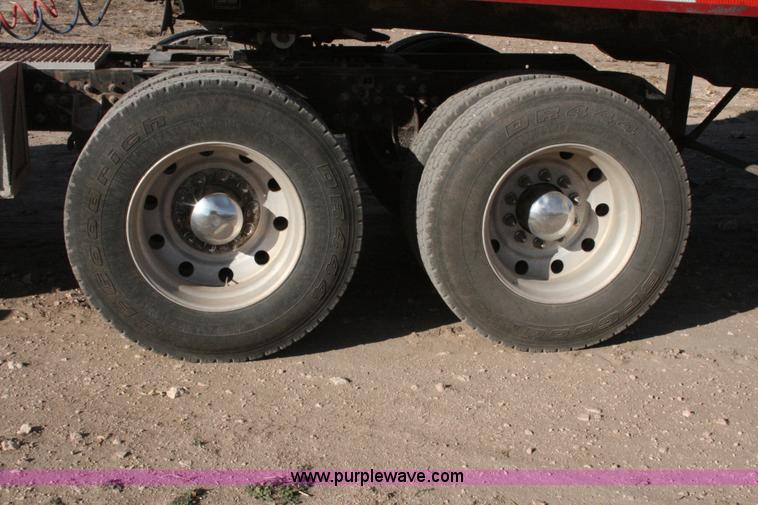 image for item G5533 1997 Mack F243 semi truck