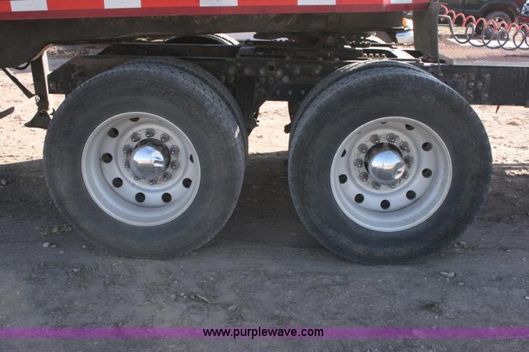 image for item G5533 1997 Mack F243 semi truck