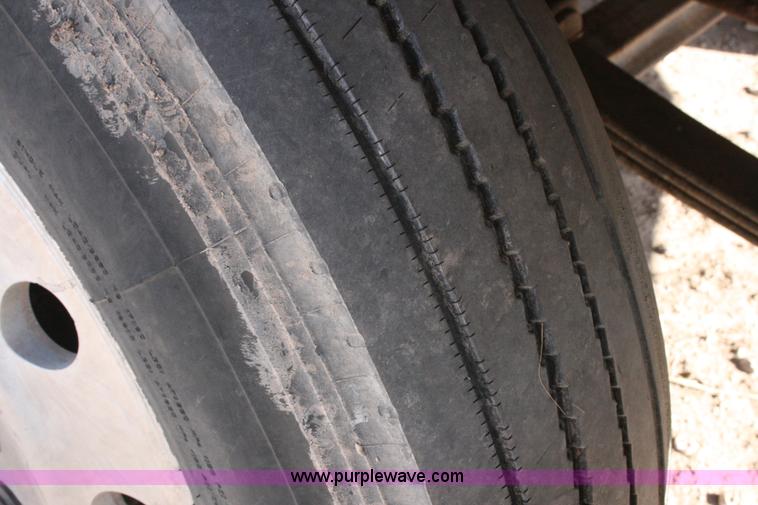 image for item G5533 1997 Mack F243 semi truck