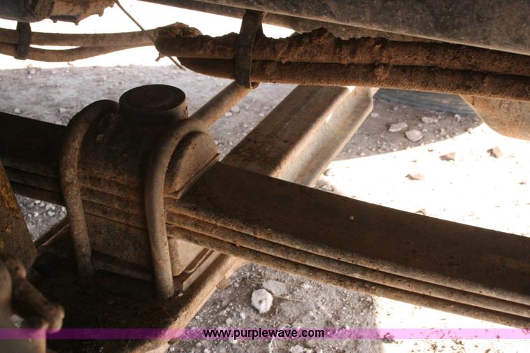 image for item G5533 1997 Mack F243 semi truck