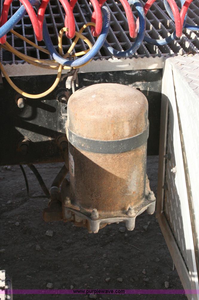 image for item G5533 1997 Mack F243 semi truck