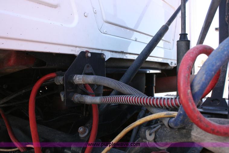 image for item G5533 1997 Mack F243 semi truck