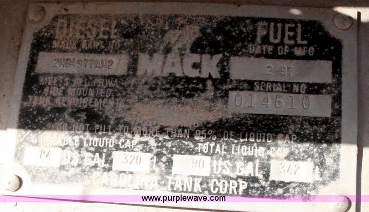 image for item G5533 1997 Mack F243 semi truck