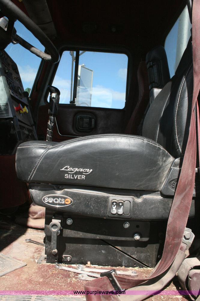 image for item G5533 1997 Mack F243 semi truck