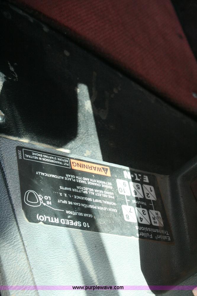 image for item G5533 1997 Mack F243 semi truck