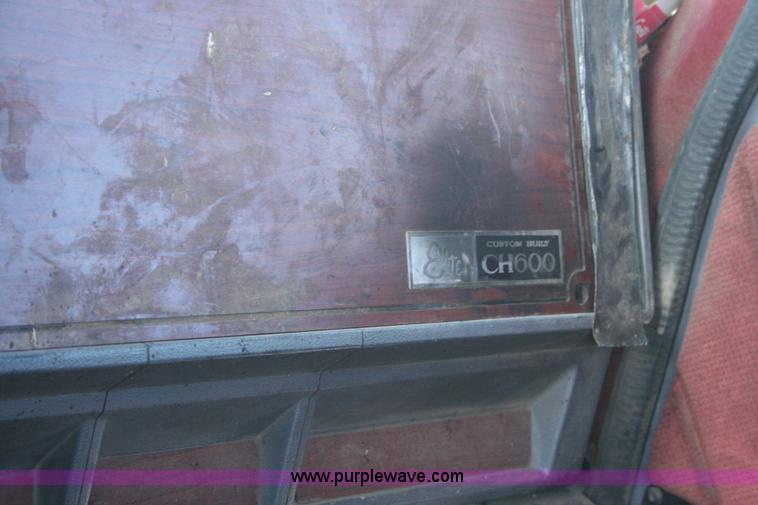 image for item G5533 1997 Mack F243 semi truck