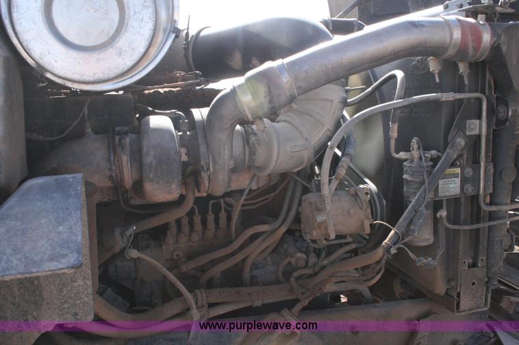 image for item G5533 1997 Mack F243 semi truck