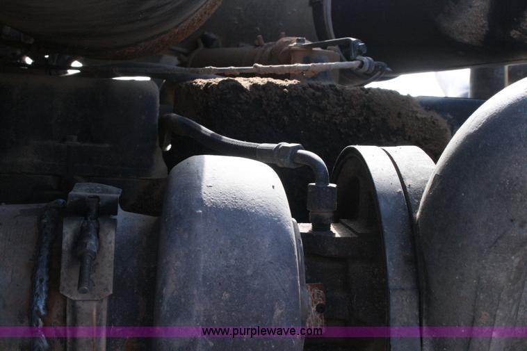 image for item G5533 1997 Mack F243 semi truck