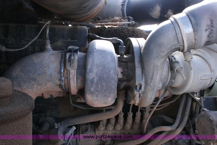 image for item G5533 1997 Mack F243 semi truck