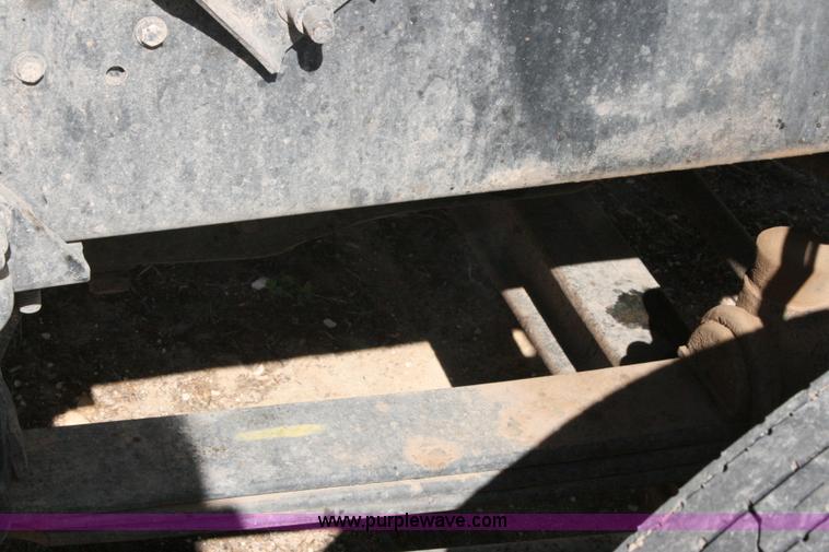 image for item G5533 1997 Mack F243 semi truck