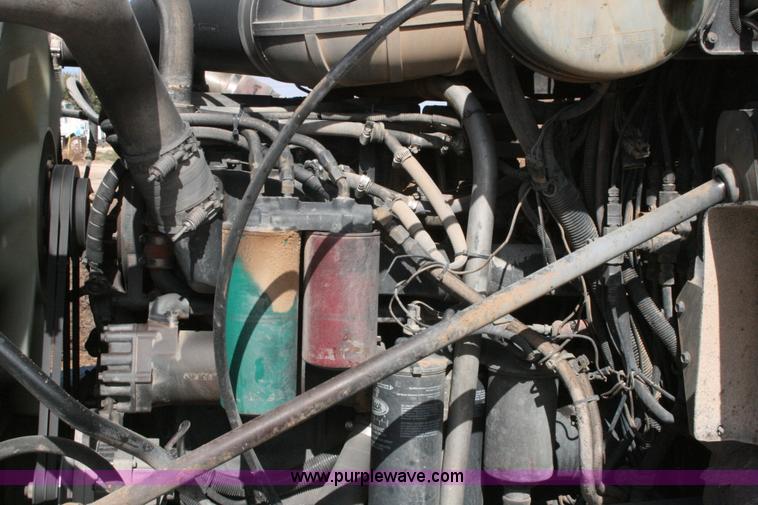 image for item G5533 1997 Mack F243 semi truck