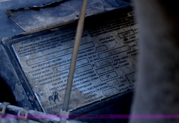 image for item G5533 1997 Mack F243 semi truck