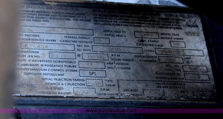 image for item G5533 1997 Mack F243 semi truck