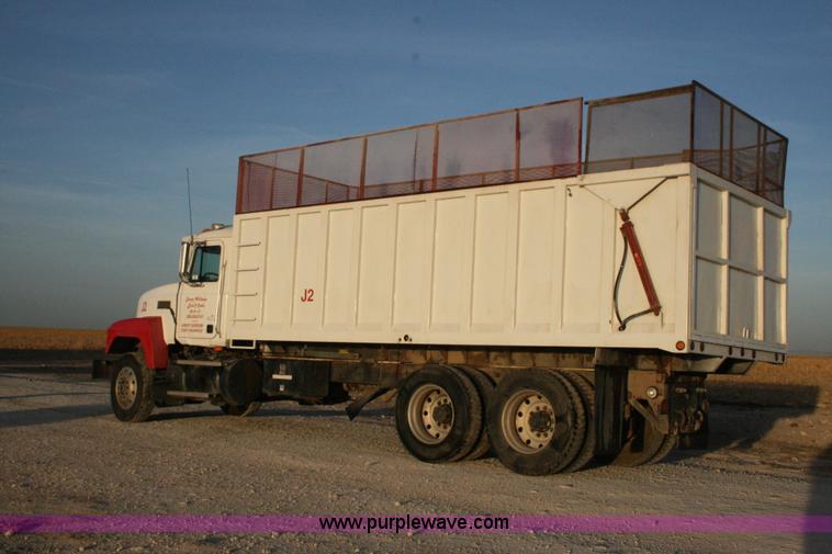 image for item G5534 1990 Mack CH613 dump truck
