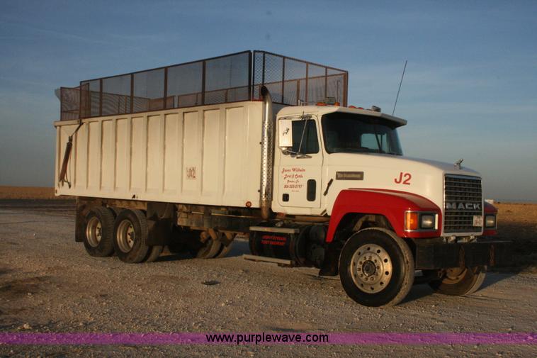 image for item G5534 1990 Mack CH613 dump truck