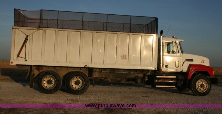 image for item G5534 1990 Mack CH613 dump truck