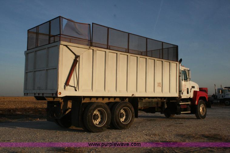 image for item G5534 1990 Mack CH613 dump truck