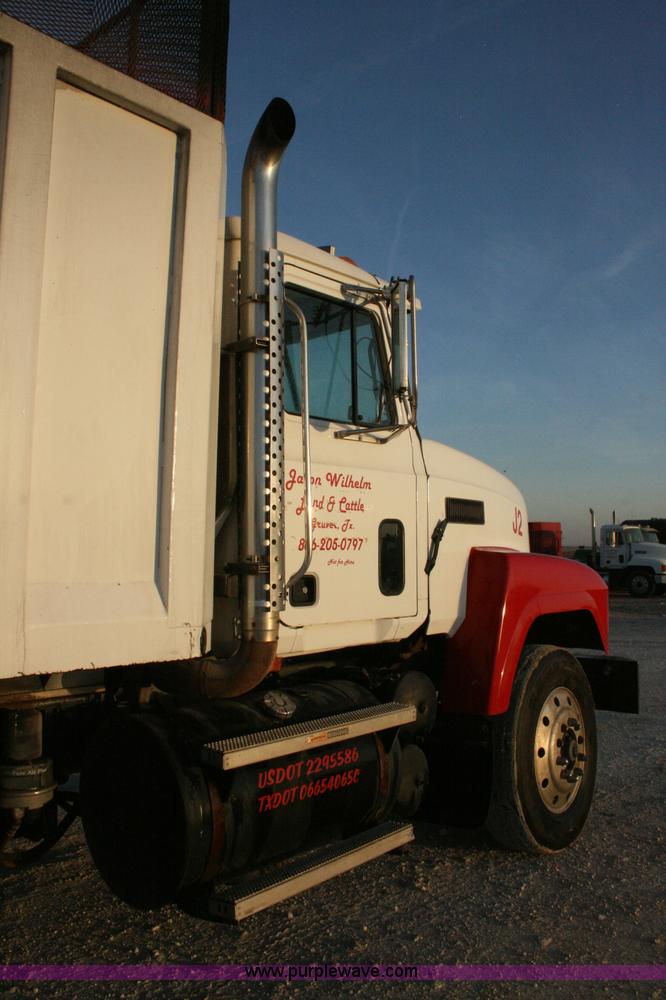 image for item G5534 1990 Mack CH613 dump truck