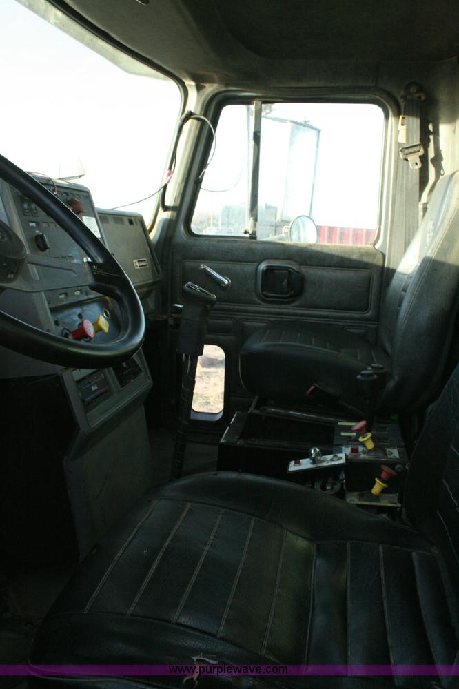 image for item G5534 1990 Mack CH613 dump truck