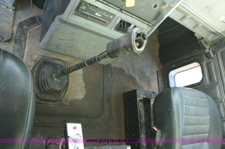 image for item G5534 1990 Mack CH613 dump truck