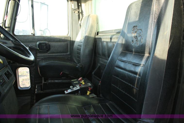 image for item G5534 1990 Mack CH613 dump truck