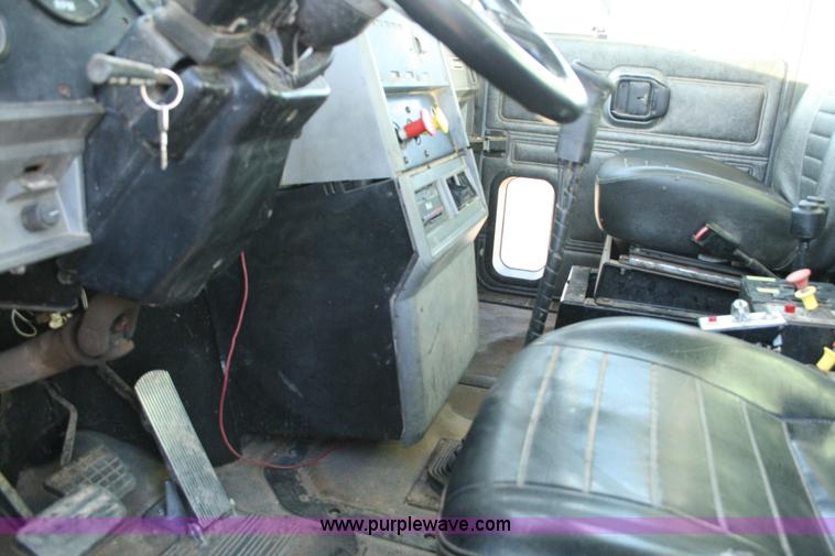 image for item G5534 1990 Mack CH613 dump truck