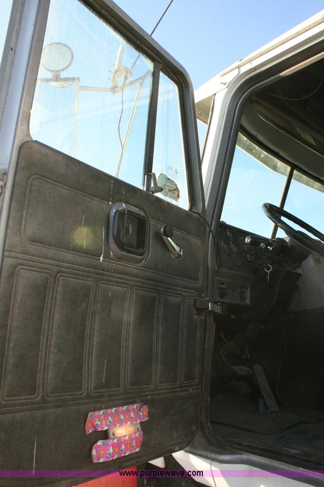 image for item G5534 1990 Mack CH613 dump truck