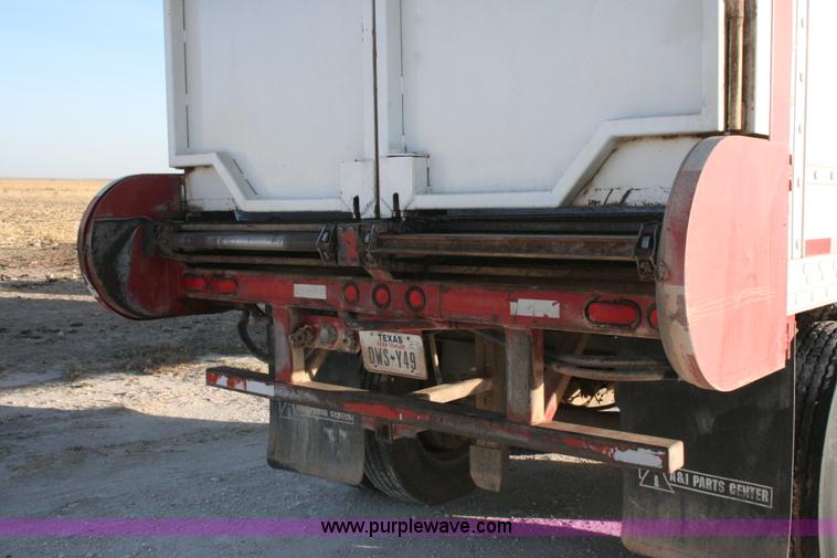 image for item G5536 2008 Aeroswint live bottom silage trailer