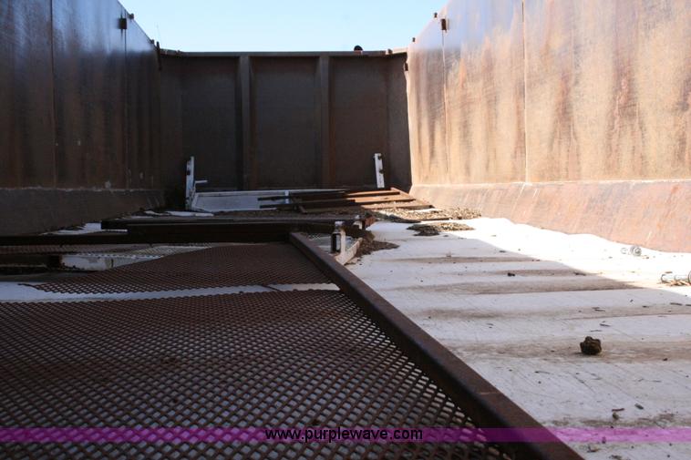 image for item G5538 2000 Aeroswint dump silage trailer