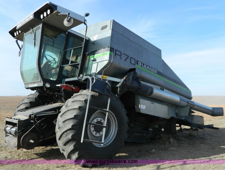 image for item G7582 1989 AGCO Gleaner R70 combine