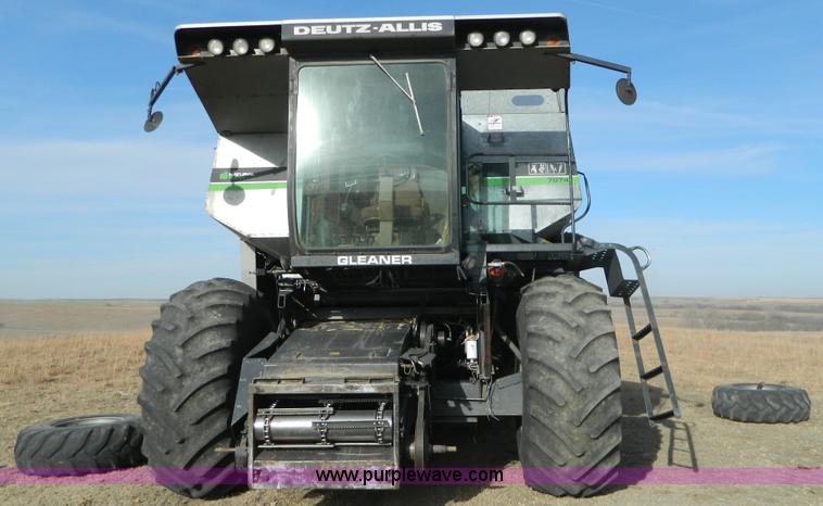 image for item G7582 1989 AGCO Gleaner R70 combine