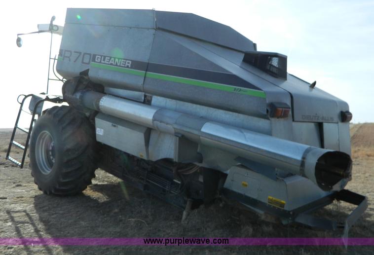 image for item G7582 1989 AGCO Gleaner R70 combine