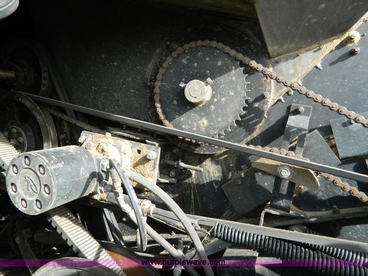 image for item G7582 1989 AGCO Gleaner R70 combine