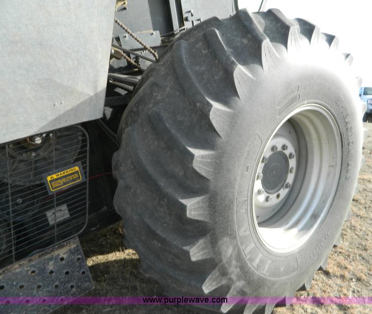 image for item G7582 1989 AGCO Gleaner R70 combine