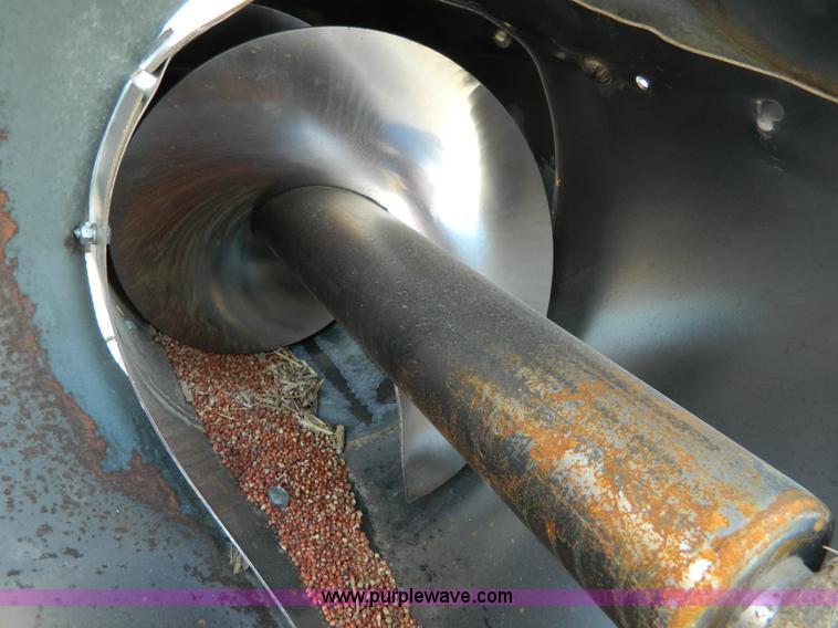 image for item G7582 1989 AGCO Gleaner R70 combine