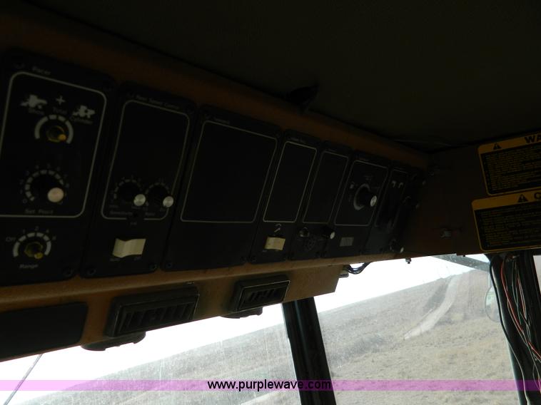 image for item G7582 1989 AGCO Gleaner R70 combine