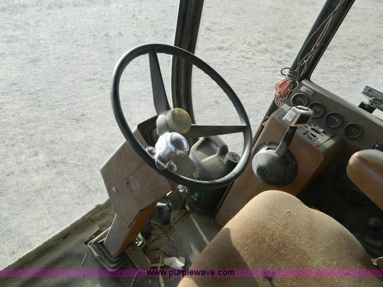 image for item G7582 1989 AGCO Gleaner R70 combine