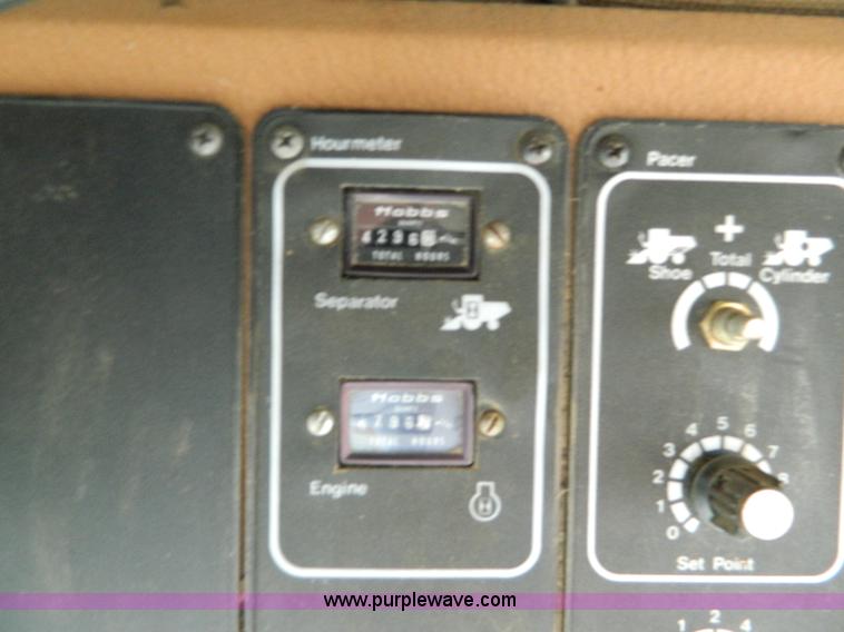 image for item G7582 1989 AGCO Gleaner R70 combine