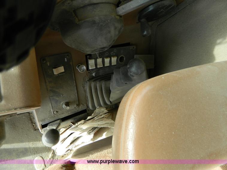 image for item G7582 1989 AGCO Gleaner R70 combine