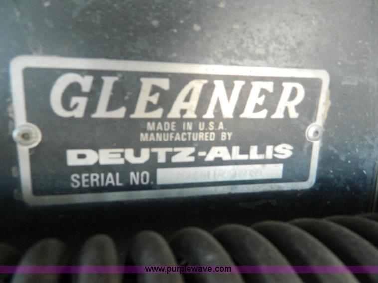 image for item G7582 1989 AGCO Gleaner R70 combine