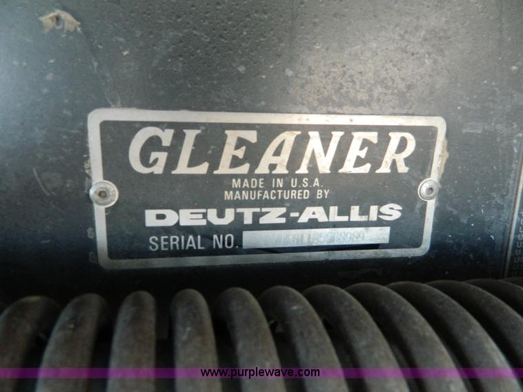 image for item G7582 1989 AGCO Gleaner R70 combine