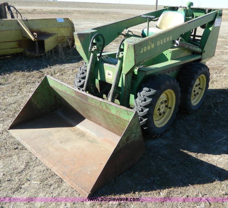 image for item G7619 John Deere 70 skid steer