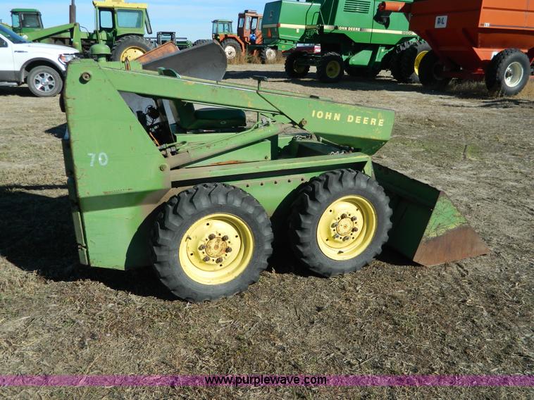 image for item G7619 John Deere 70 skid steer