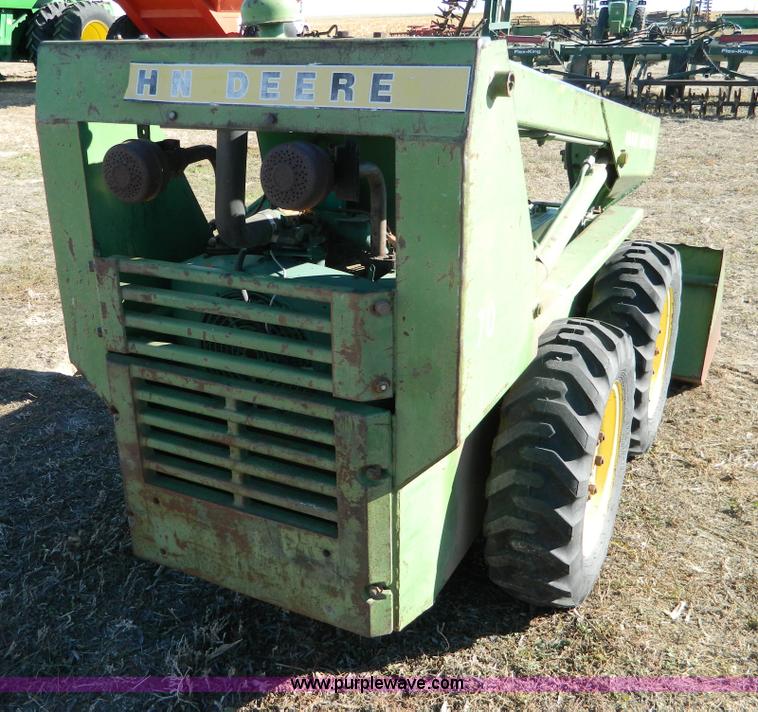 image for item G7619 John Deere 70 skid steer