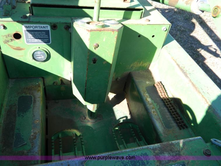 image for item G7619 John Deere 70 skid steer