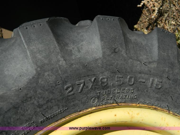 image for item G7619 John Deere 70 skid steer