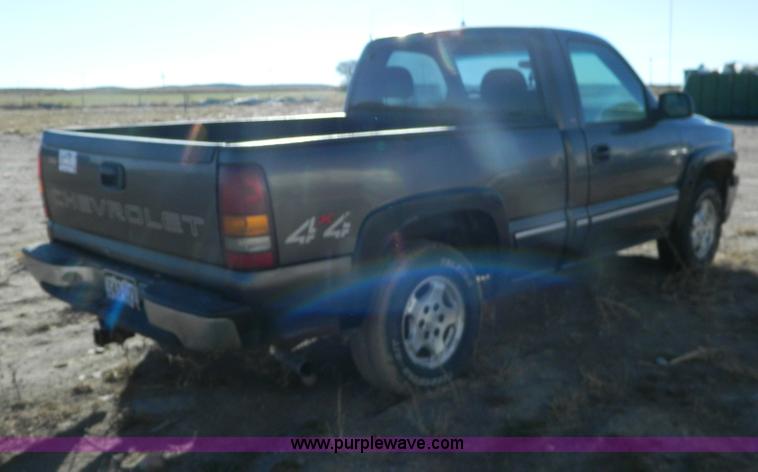 image for item G7623 2000 Chevrolet Silverado K1500 LS pickup truck